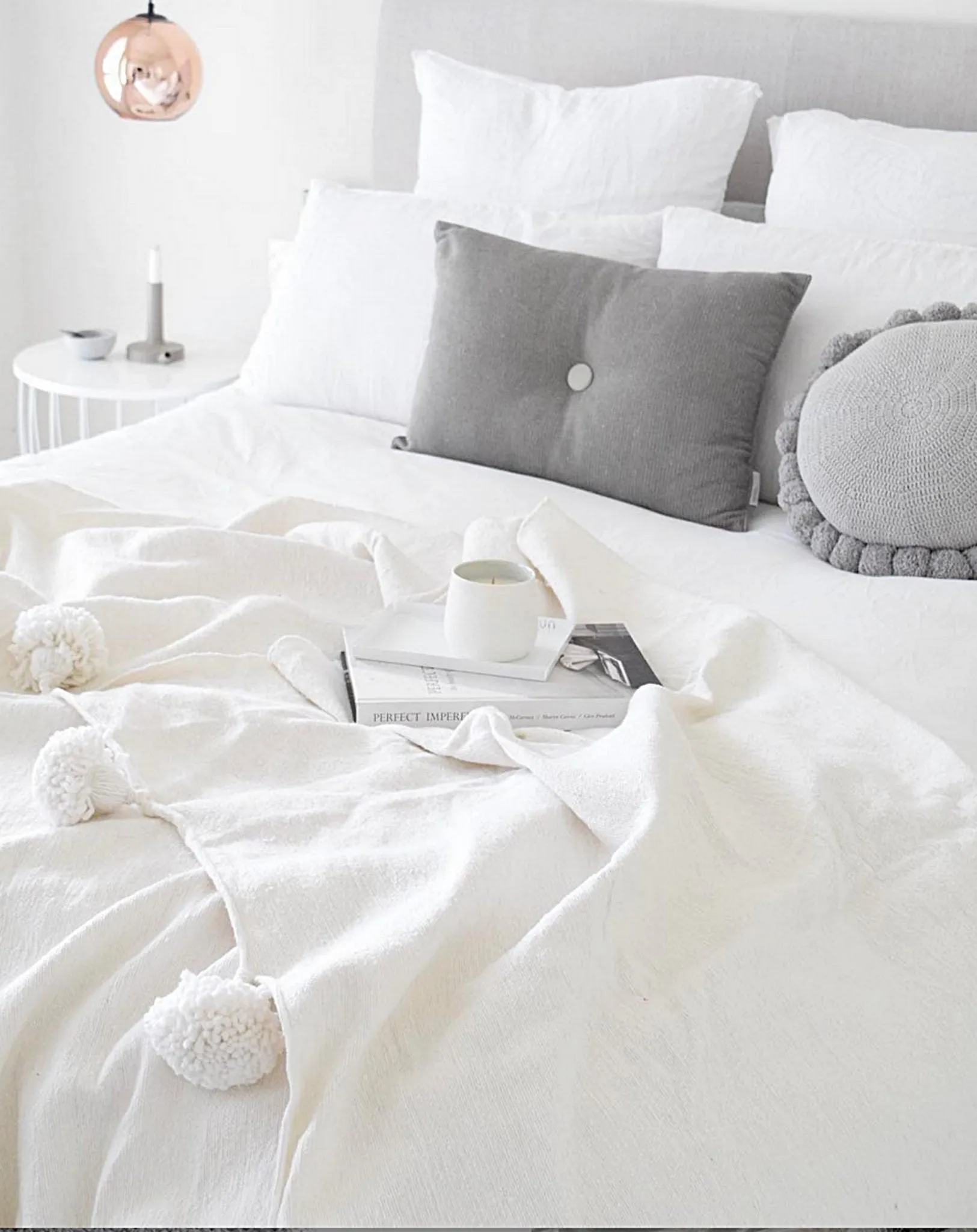 Pom Pom Blanket - White