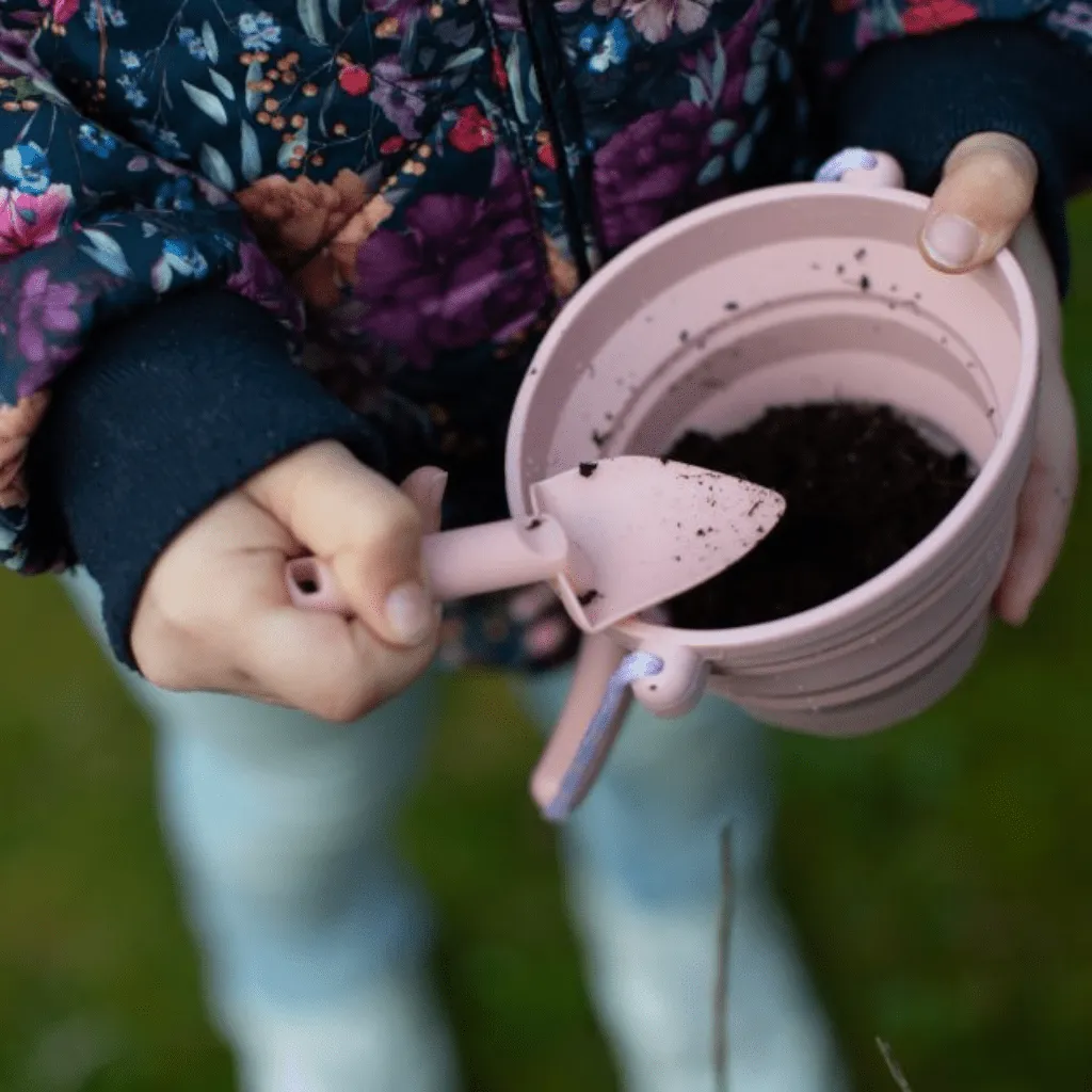 Scrunch seedling pot and trowel