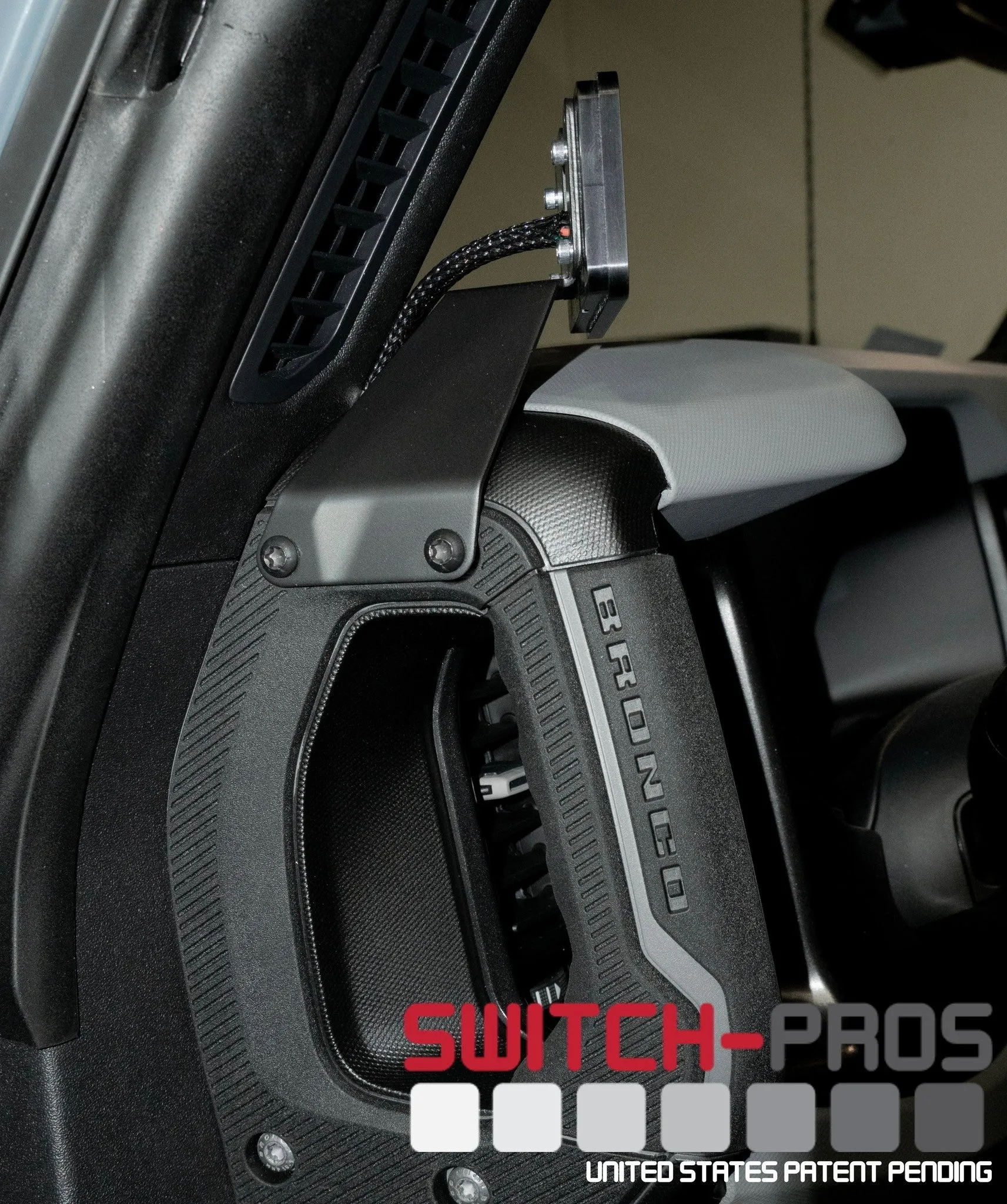 Switch Pros SP9100 and RCR-FORCE 12- 2021  Ford Bronco Mounting Kit